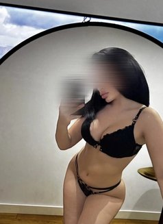 Adriana - adult performer in Dubai Photo 1 of 4
