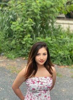 Adriana - escort in Manila Photo 3 of 4