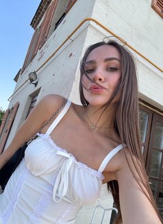 Adriana - escort in Tokyo Photo 9 of 10