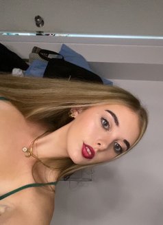 Adriana - escort in Dubai Photo 5 of 9