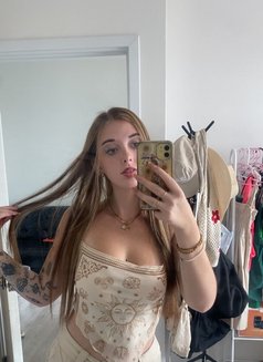 Adriana - escort in Dubai Photo 8 of 9