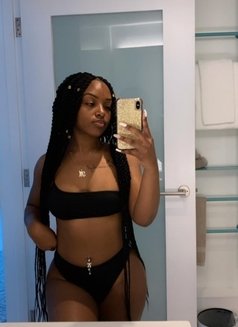 Adriana - escort in Kuwait Photo 1 of 5