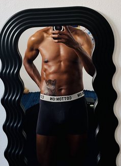 AdrianBottom - Acompañantes masculino in Cape Town Photo 4 of 7