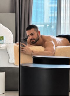 Adriano - Acompañantes masculino in Dubai Photo 10 of 10