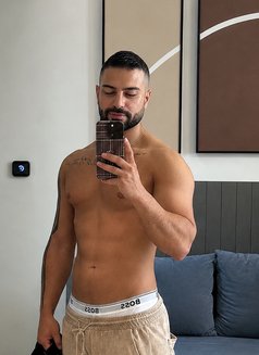 Adriano - Acompañantes masculino in Dubai Photo 11 of 12