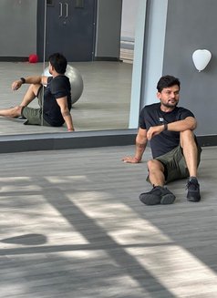 Advik - Male escort in Gurgaon Photo 2 of 6