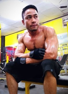 Ady Sixpack - Male escort in Singapore Photo 3 of 4