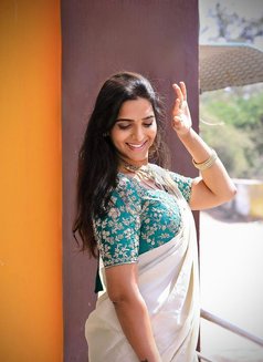 Aemi - escort in New Delhi Photo 1 of 1