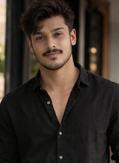 Aesthetic Guy - Acompañantes masculino in Pune Photo 1 of 3