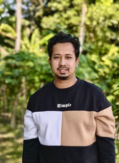 Afnan - masseur in Dhaka Photo 3 of 3