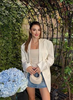 Afra - escort in İstanbul Photo 7 of 8