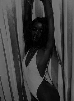 African Barbie - puta in Bangkok Photo 5 of 7