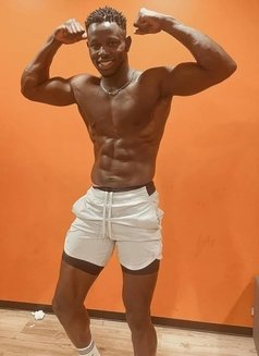 African Bbc - Male escort in Dubai Photo 4 of 6