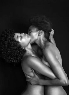 African Duo Sukhumvit - puta in Bangkok Photo 2 of 3