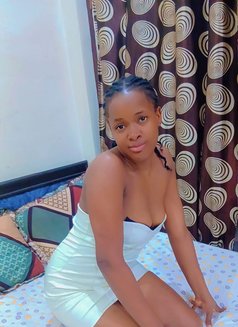 African Escort Girl🥶ac Room 🌬️ - puta in Noida Photo 1 of 4