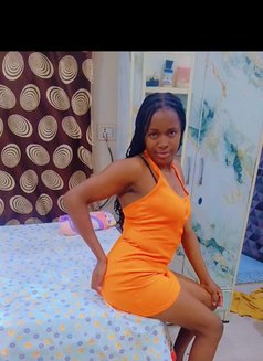 African Escort Girl🥶ac Room 🌬️ - puta in Noida Photo 3 of 4