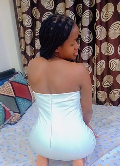 African Escort Girl🥶ac Room 🌬️ - puta in Noida Photo 4 of 4