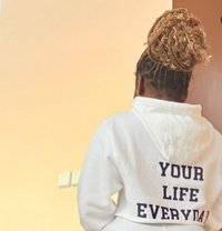 African Escort Girl - puta in Noida Photo 1 of 3