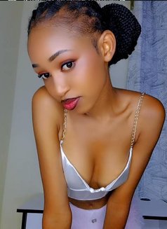 African Escort Girl - puta in Noida Photo 1 of 4