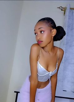 African Escort Girl - puta in Noida Photo 3 of 4