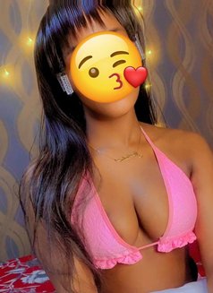 African Escort Julia 🥶Ac Room 🌬️ - escort in New Delhi Photo 2 of 7