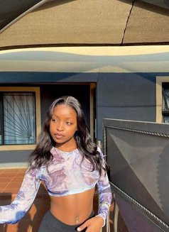 African Escort Nice Looking - puta in Noida Photo 2 of 4