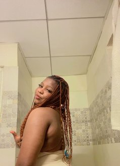 African Queen Girl - escort in Noida Photo 2 of 6