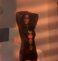 African Queen Girl - puta in Noida Photo 1 of 5