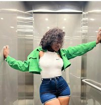 African queen - escort in Yiwu