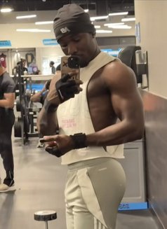 Afro Top - Acompañantes masculino in Bangkok Photo 1 of 2