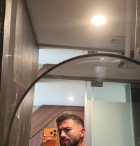 Agaab - Male dominatrix in Singapore