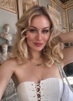 Agata - escort in Hong Kong Photo 4 of 7
