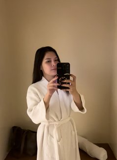 Agua simple beautiful discreet - puta in Cebu City Photo 10 of 10