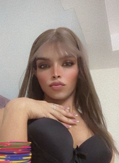 Ahaana Dutta - Acompañantes transexual in New Delhi Photo 2 of 9