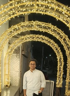 Ahmed - Male companion in Bangalore Photo 1 of 4