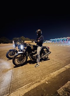 Ahmed - Male companion in Surat Photo 7 of 8