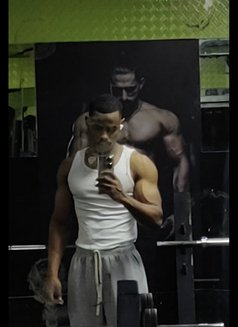 Ahmed - Intérprete masculino de adultos in Dubai Photo 3 of 4