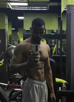 AHMED - Intérprete masculino de adultos in Dubai Photo 2 of 4