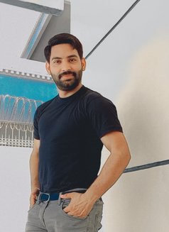 Ahsan - masseur in Abu Dhabi Photo 2 of 11