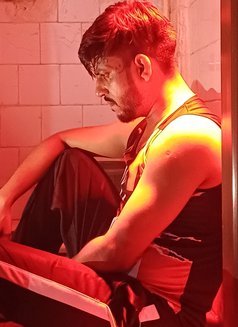 Aidam - Acompañantes masculino in Mumbai Photo 2 of 3