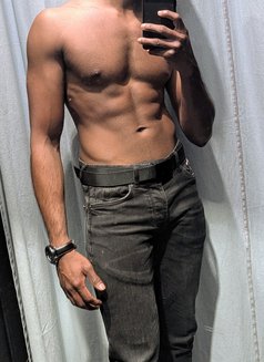 Aiden Azil - Acompañantes masculino in Malta Photo 3 of 5