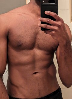 Aiden Azil - Acompañantes masculino in Malta Photo 4 of 5