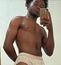 Aiden - masseur in Nairobi Photo 2 of 5