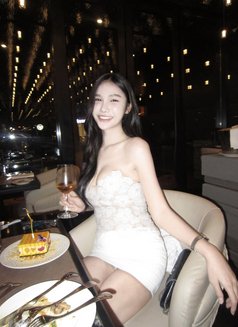 Aileen - escort in Bangkok Photo 4 of 8