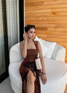 Ailleen - masseuse in Jakarta Photo 2 of 2