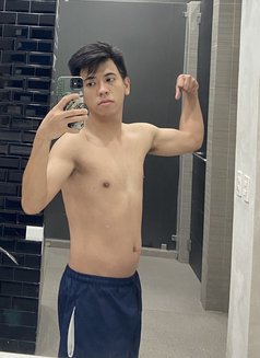 Aim Young Teen - Acompañantes masculino in Manila Photo 5 of 5