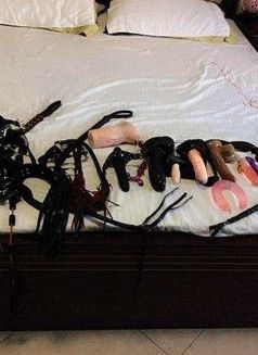 Popper and toys selling mistress Annie - escort in Dubai Photo 5 of 10