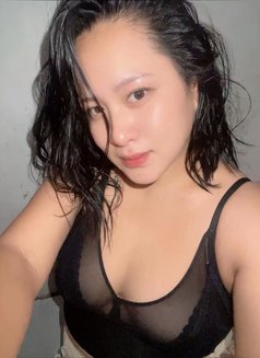 Aira - puta in Makati City Photo 6 of 8