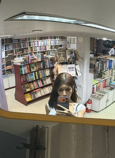 Aera - escort in Makati City Photo 2 of 10