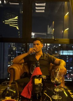 Ares International Companion - Male companion in Bangkok Photo 2 of 5